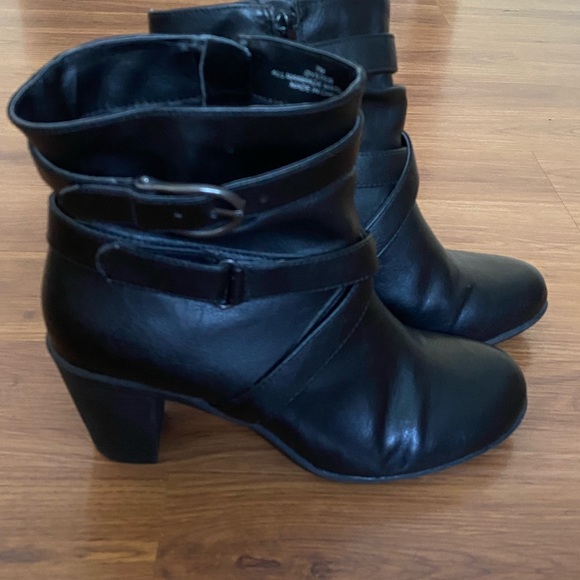 Woman’s Black Booties, size 8 - Picture 4 of 8